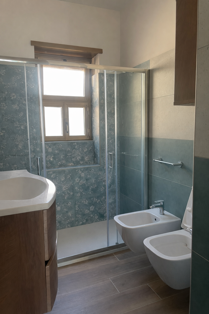Bagno moderno con doccia in vetro – Ristrutturazione appartamento Roma
